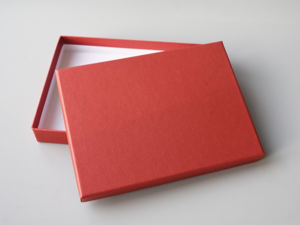 IN RUBIN A6: Stabile Schachtel mit Deckel als Geschenkbox oder Fotobox - original artoz PURE Box