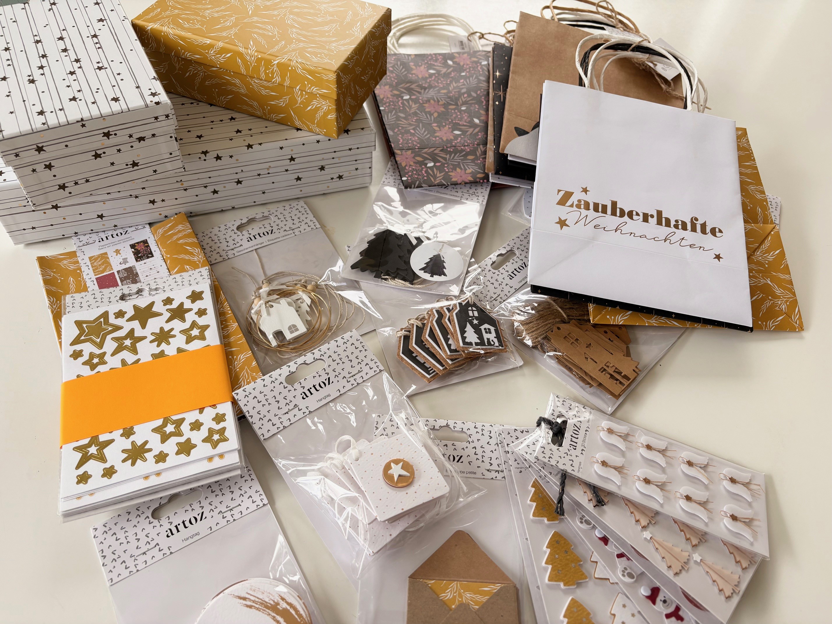 1-artoz-muster-weihnachten-2025