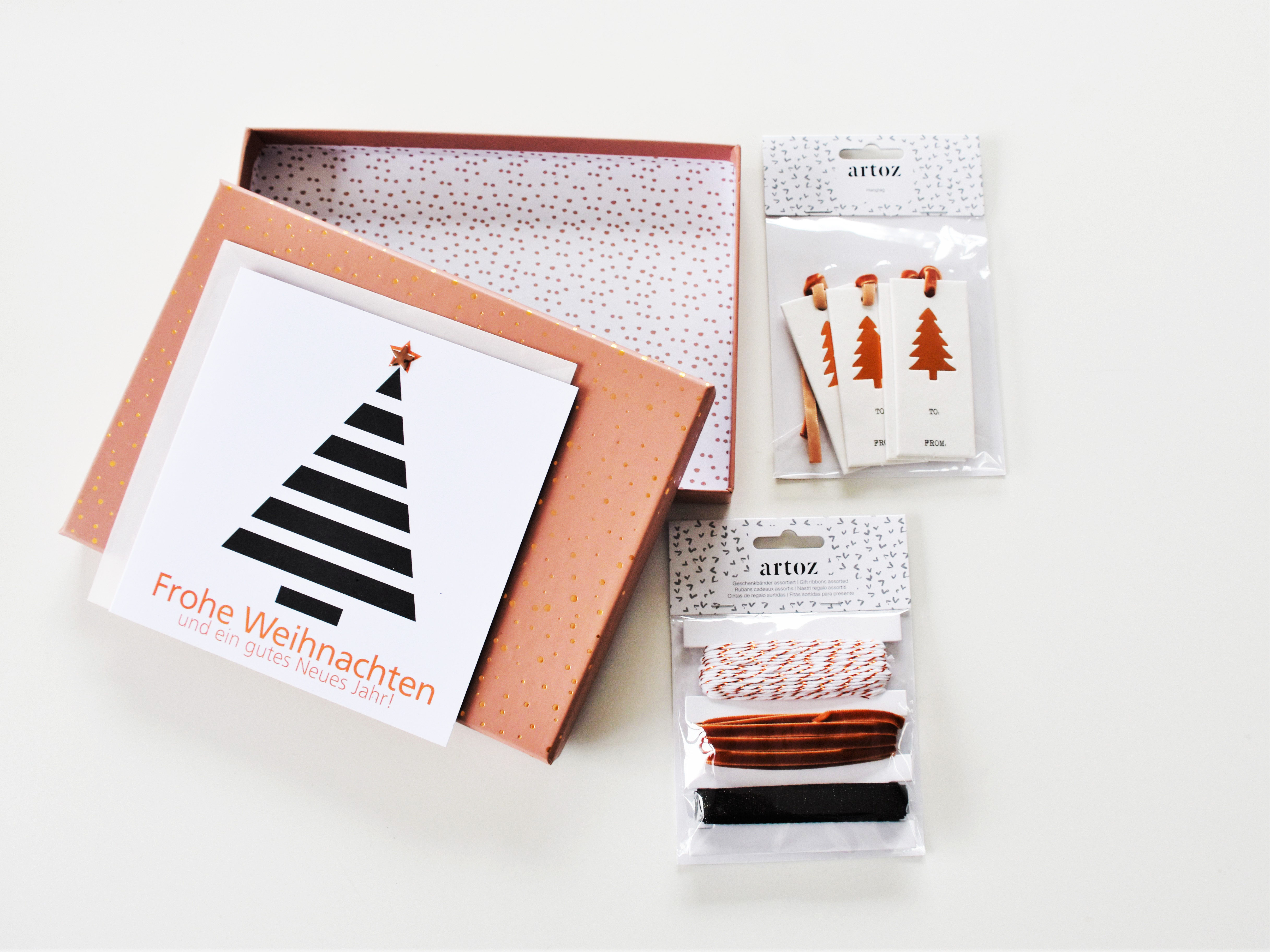 Pure-Box-altrosa-mit-gold_weihnachtskarte-mit-baum_geschenkanh-nger-und-geschenkband_kupfer1IGBy47Ix7AmZJ