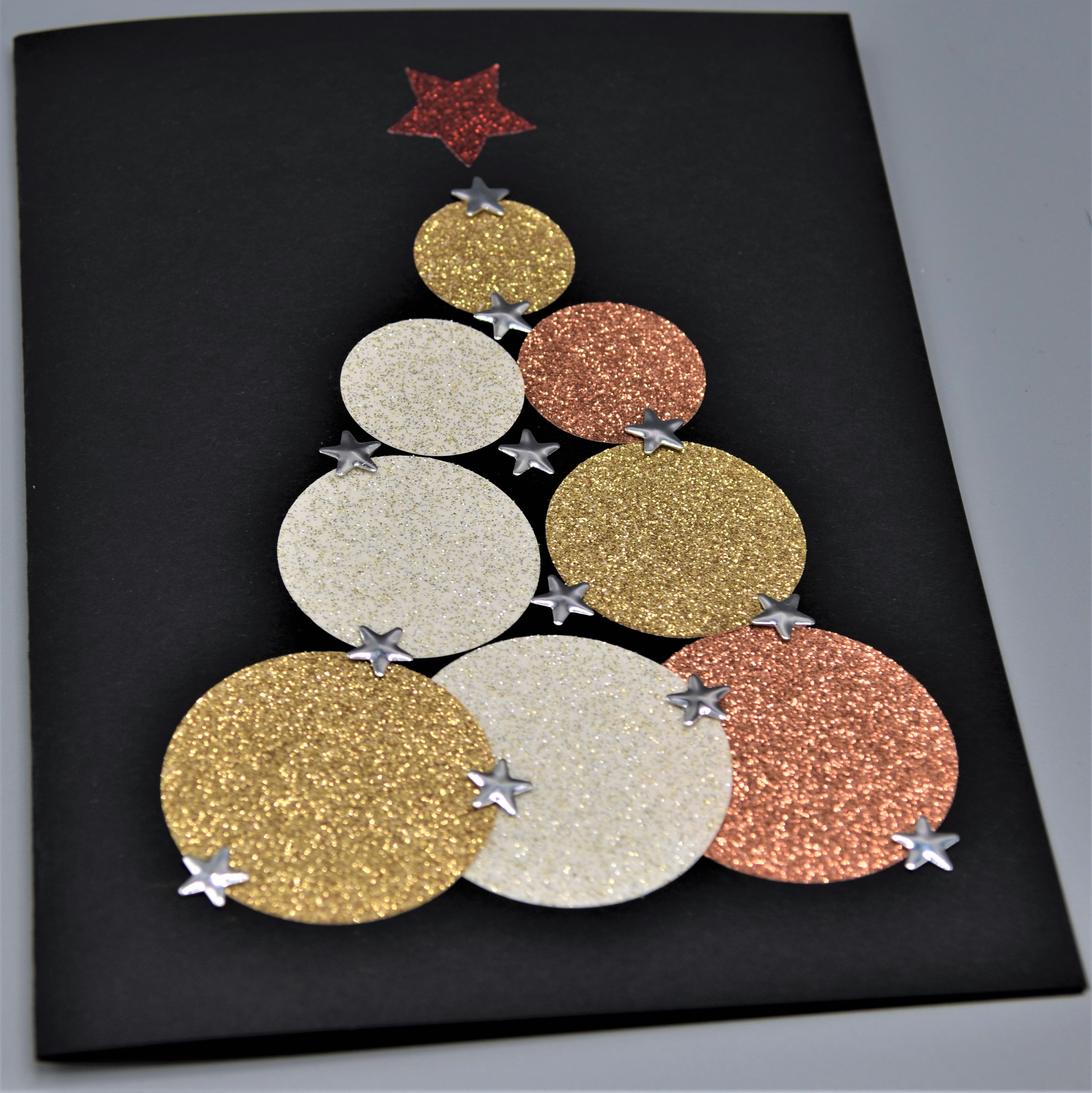 Weihnachtskarte_Baum_Glitterpapier_artozOVaDB9bkfgXYo