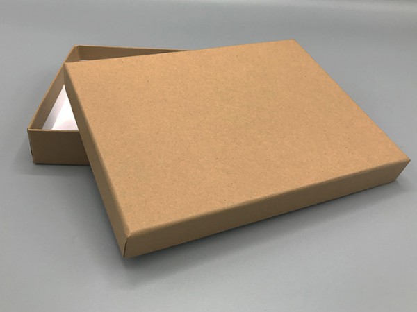 IN A5 IN KRAFTPAPIER: Stabile Schachtel mit Deckel als Geschenkbox oder Fotobox - original artoz PUR